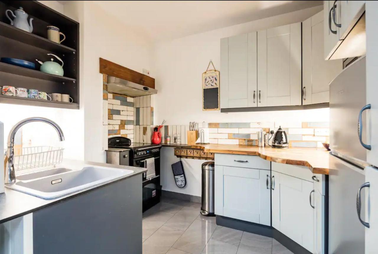 Lovely Three Bedroomed House, Parking 2 Cars London Luaran gambar