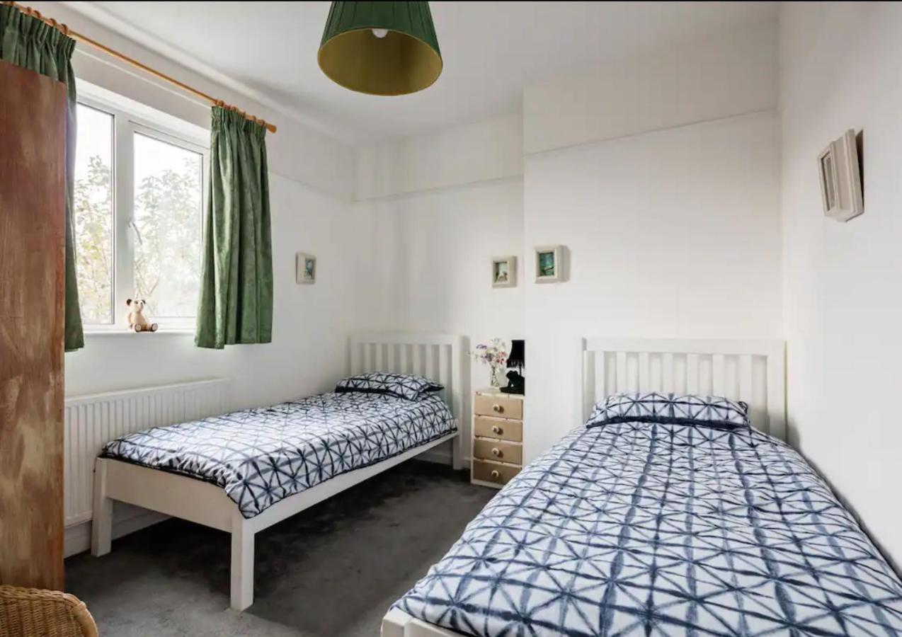 Lovely Three Bedroomed House, Parking 2 Cars London Luaran gambar
